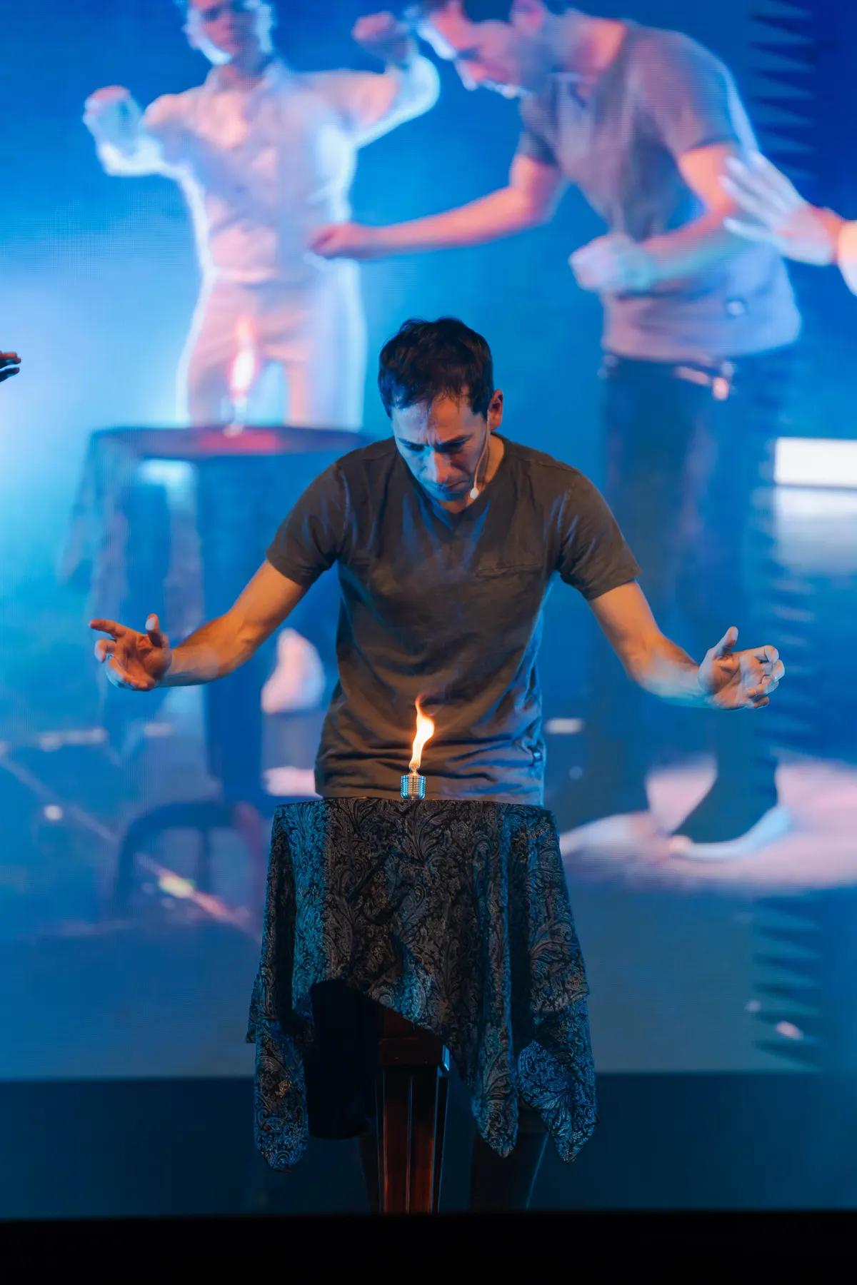 La mesa de levitación con fuego